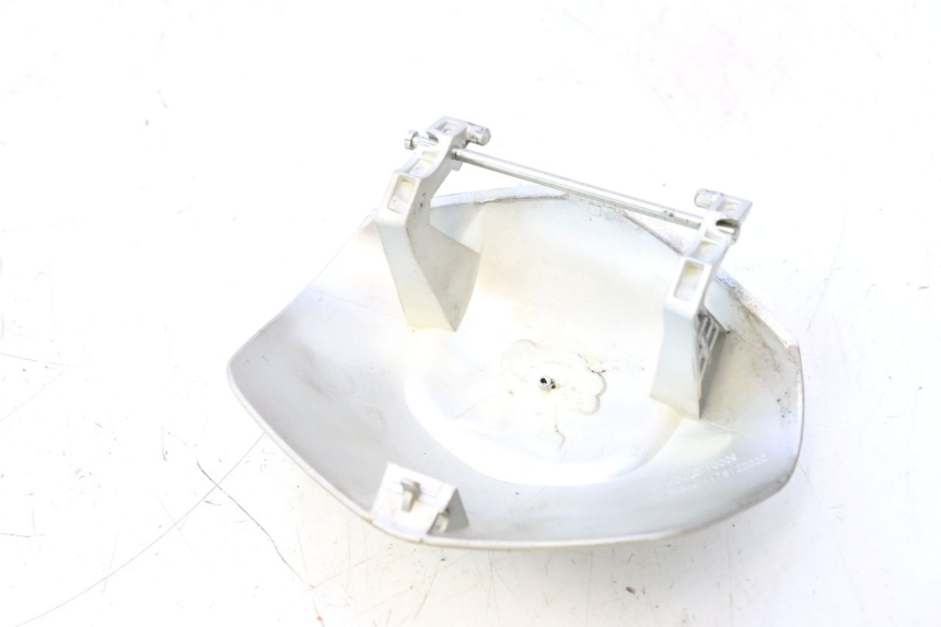 photo de GLOVEBOX DOOR PEUGEOT SATELIS 125 (2013 - 2018) - Zoom on usage condition