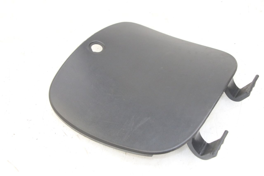 photo de GLOVEBOX DOOR PEUGEOT TWEET 4T 50 (2018 - 2022) - Zoom on usage condition