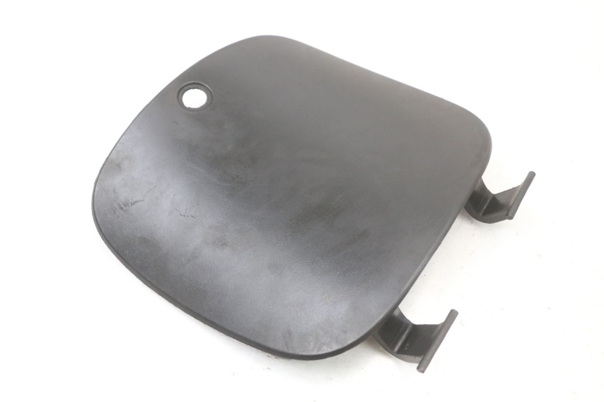 photo de GLOVEBOX DOOR PEUGEOT TWEET 125 (2018 - 2021) - Zoom on usage condition