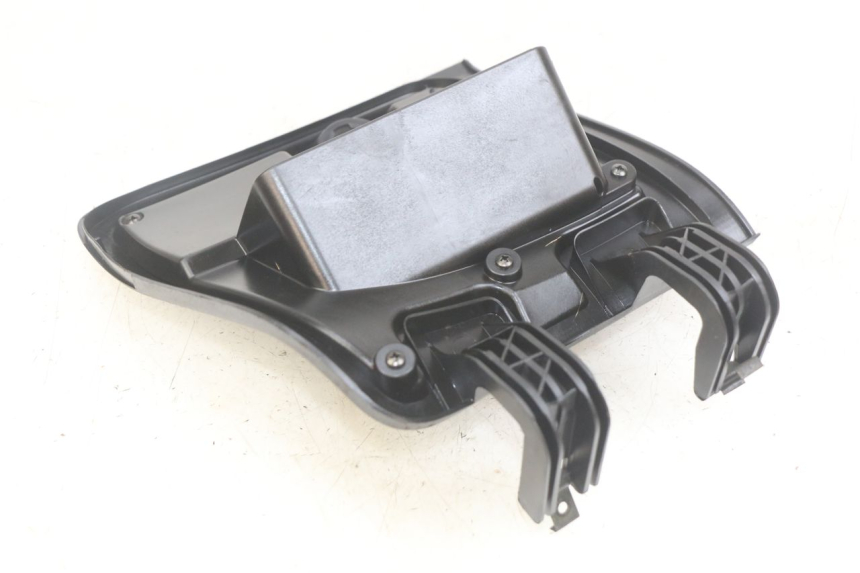 photo de GLOVE BOX DOOR YAMAHA XMAX X-MAX 125 (2006 - 2009) - Zoom on usage condition