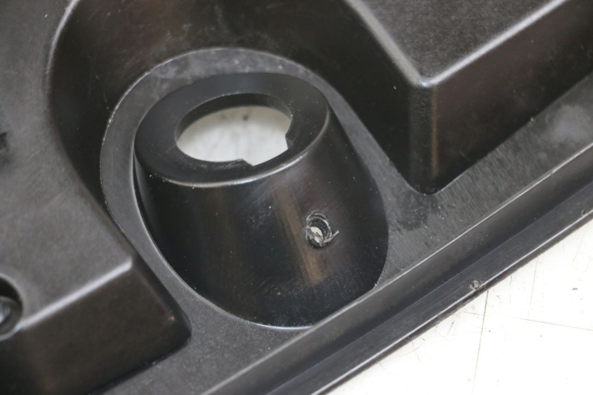 photo de GLOVE BOX DOOR YAMAHA XMAX X-MAX 125 (2006 - 2009) - Alternative perspective