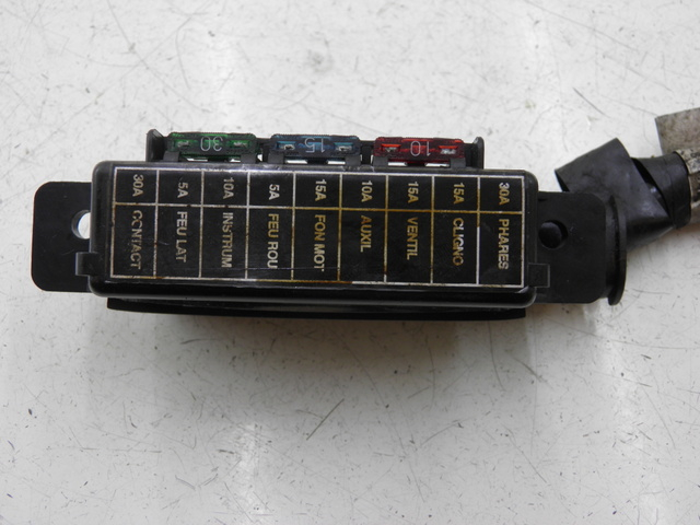 photo de FUSE BOX TRIUMPH TROPHY 1200 (1996 - 2003) - Alternative perspective