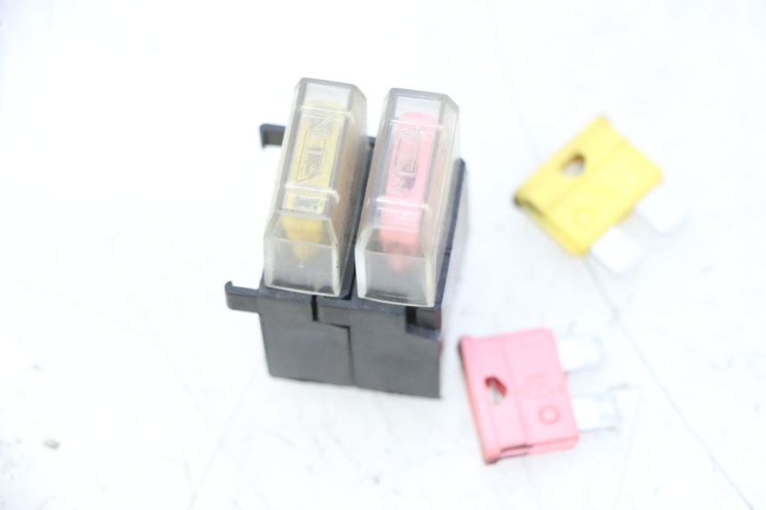 photo de FUSE BOX YAMAHA YP MAJESTY 125 (2007 - 2010) - Alternative perspective