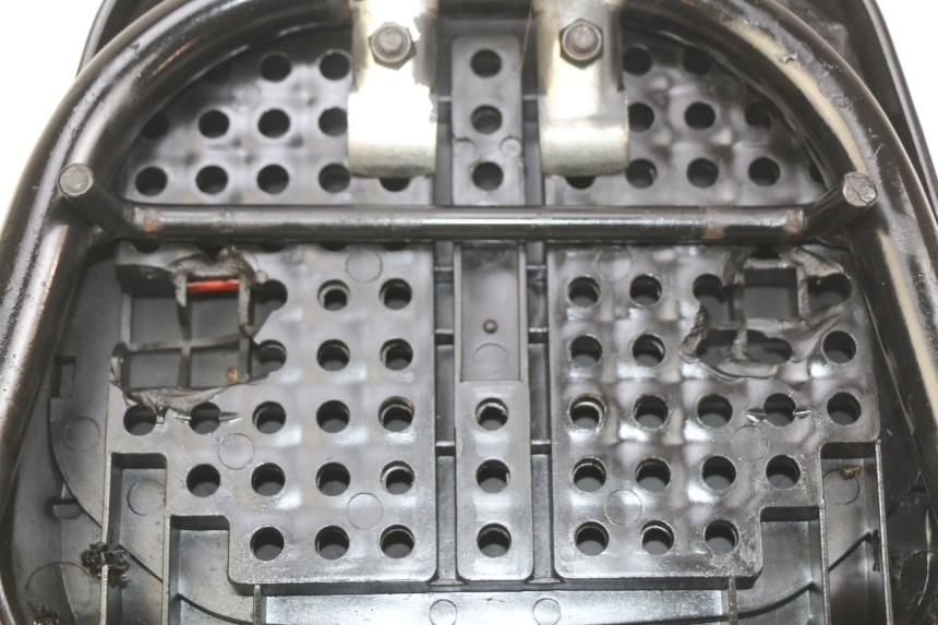 photo de LUGGAGE RACK KYMCO AGILITY RS 4T 50 (2009 - 2013) - Zoom on usage condition