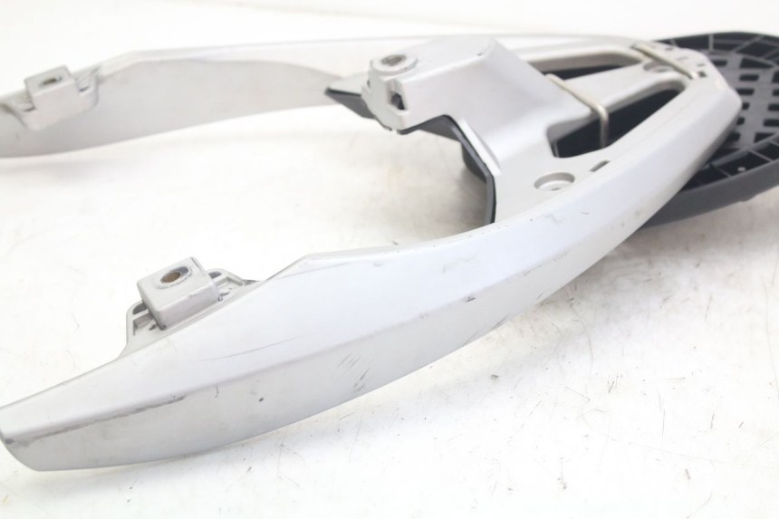 photo de LUGGAGE RACK PEUGEOT GEOPOLIS RS 125 (2007 - 2009) - Zoom on usage condition