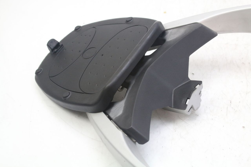 photo de LUGGAGE RACK PEUGEOT GEOPOLIS RS 125 (2007 - 2009) - Markings and original references