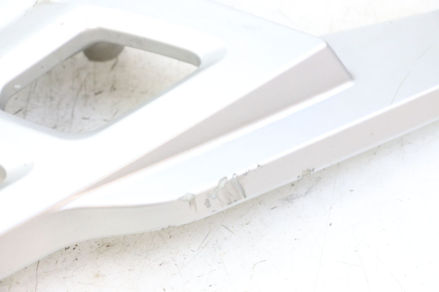 photo de LUGGAGE RACK KYMCO PEOPLE S 125 (2000 - 2008) - Fixing points details