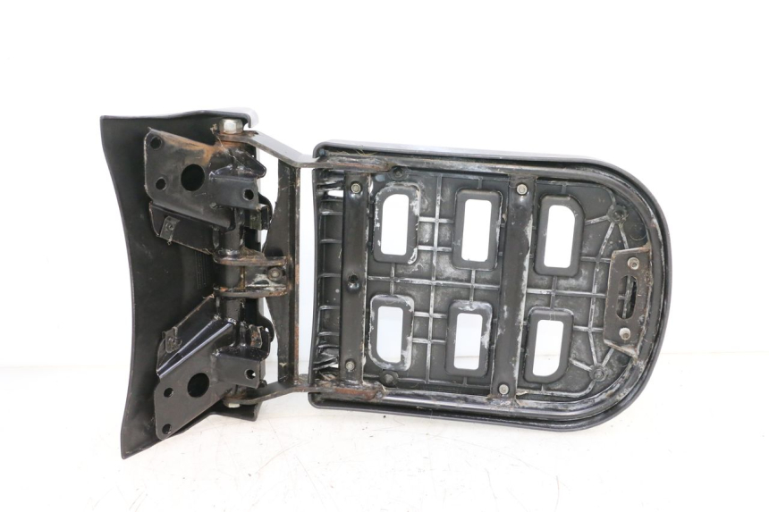 photo de LUGGAGE RACK PIAGGIO MP3 125 (2006 - 2014) - Additional view of the item
