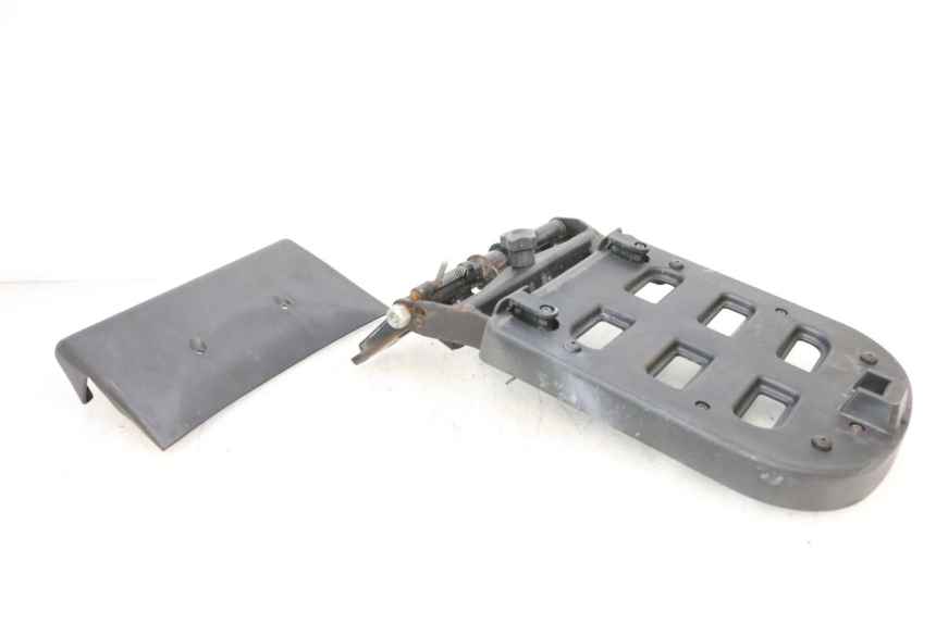 photo de LUGGAGE RACK PIAGGIO MP3 125 (2006 - 2014) - Technical close-up
