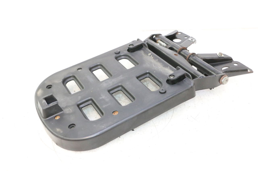 photo de LUGGAGE RACK PIAGGIO MP3 125 (2006 - 2014) - Surface and material condition