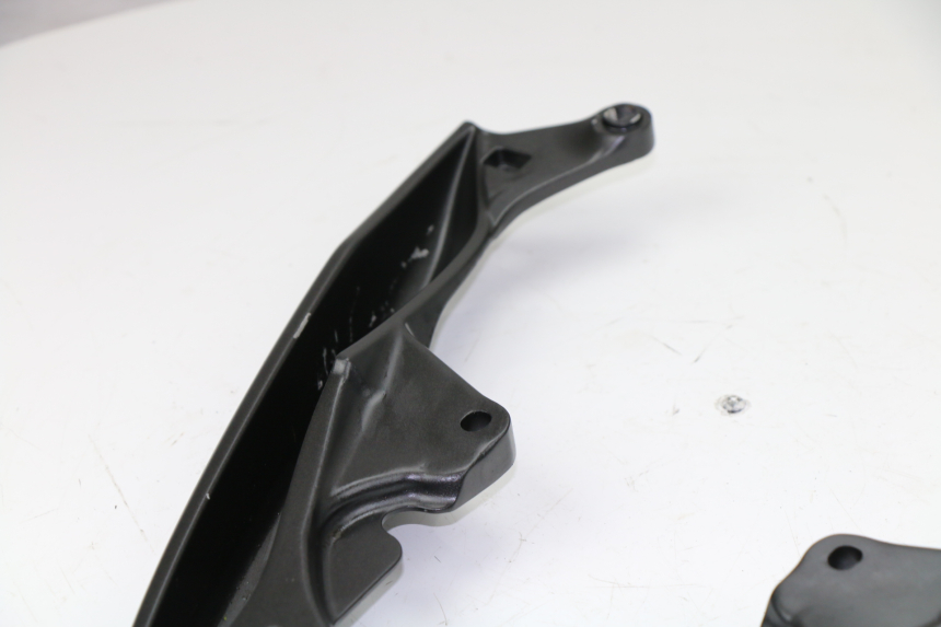 photo de LUGGAGE RACK HONDA PCX (JF28) 125 (2009 - 2011) - Fixing points details