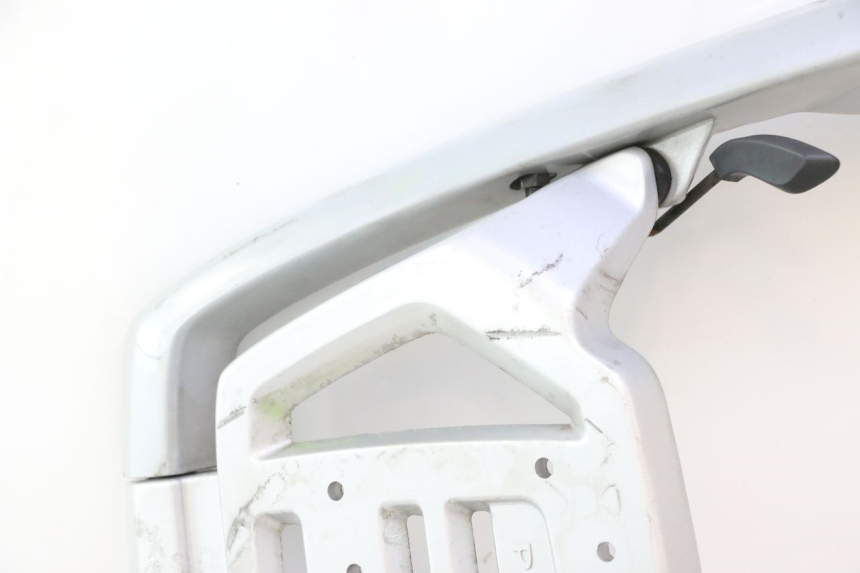 photo de LUGGAGE RACK PEUGEOT SATELIS 125 (2013 - 2018) - Zoom on usage condition