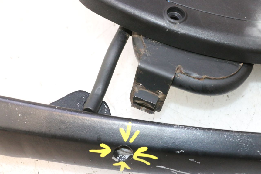 photo de LUGGAGE RACK PEUGEOT SATELIS 125 (2006 - 2009) - High-resolution close-up