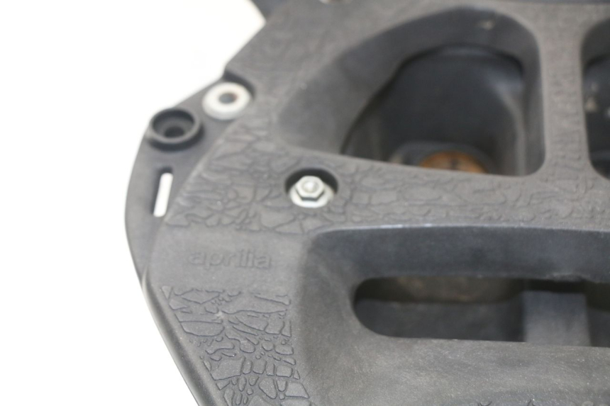 photo de LUGGAGE RACK APRILIA SCARABEO GT 125 (1999 - 2007) - Zoom on usage condition