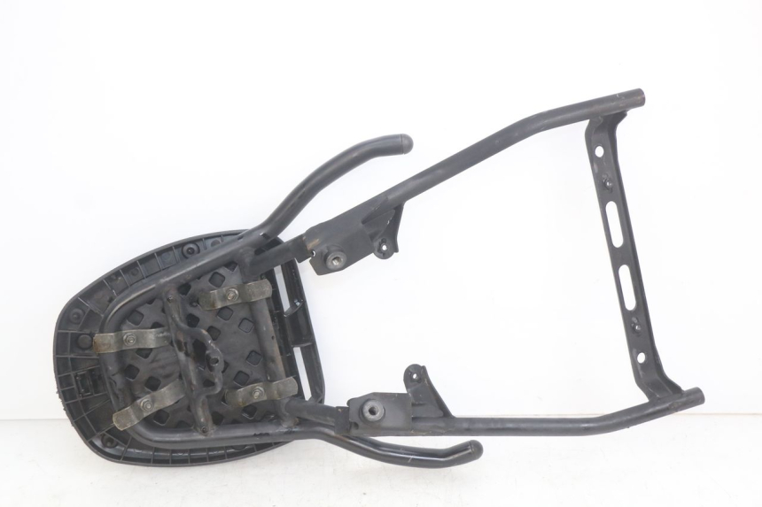 photo de LUGGAGE RACK HONDA SCV LEAD 100 (2003 - 2007) - Zoom on usage condition