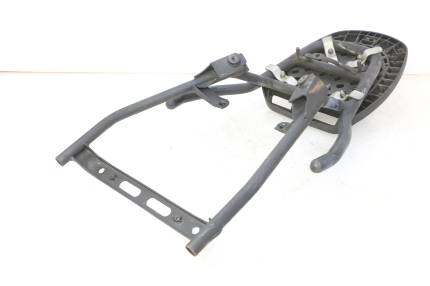 photo de LUGGAGE RACK HONDA SCV LEAD 100 (2003 - 2007) - Zoom on usage condition