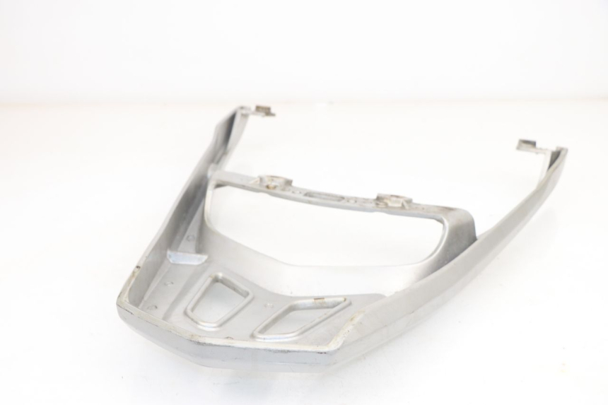 photo de LUGGAGE RACK PEUGEOT SUM UP 125 (2008 - 2013) - Zoom on usage condition