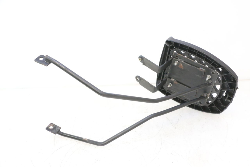 photo de LUGGAGE RACK YAMAHA YP MAJESTY 125 (1998 - 2001) - Fixing points details