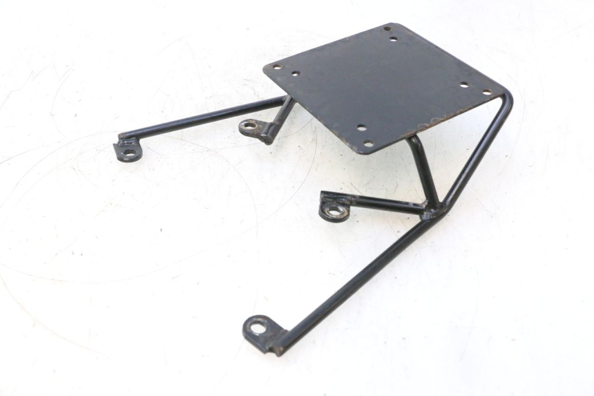 photo de LUGGAGE RACK YAMAHA YP MAJESTY 125 (2002 - 2006) - Technical close-up