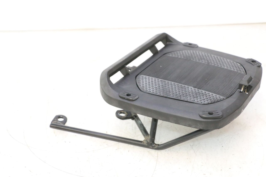 photo de LUGGAGE RACK YAMAHA YP MAJESTY 125 (2002 - 2006) - Zoom on usage condition