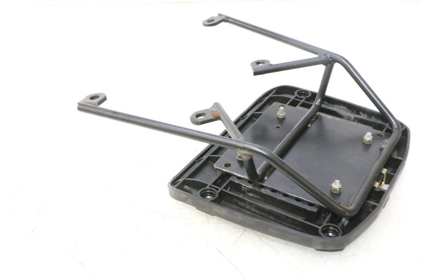 photo de LUGGAGE RACK YAMAHA YP MAJESTY 125 (2002 - 2006) - Fixing points details