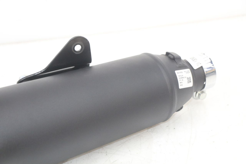 photo de RIGHT EXHAUST ROYAL ENFIELD CONTINENTAL GT 650 (2019 - 2024) - Zoom on usage condition