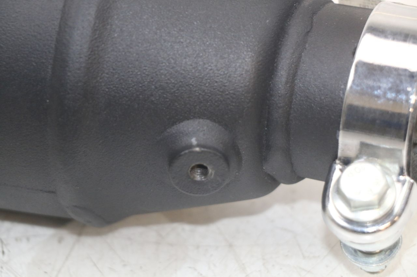 photo de RIGHT EXHAUST ROYAL ENFIELD CONTINENTAL GT 650 (2019 - 2024) - Technical close-up