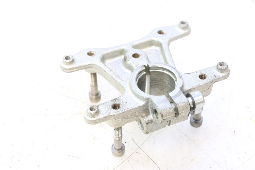 photo de HANDLEBAR RISER GILERA GP 800 (2007 - 2013) - Component detail
