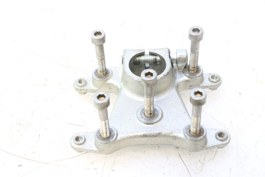photo de HANDLEBAR RISER GILERA GP 800 (2007 - 2013) - Technical close-up