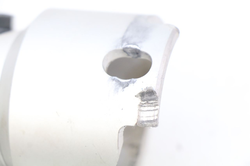 photo de HANDLEBAR RISER PEUGEOT STREETZONE 4T 50 (2018 - 2023) - Zoom on usage condition