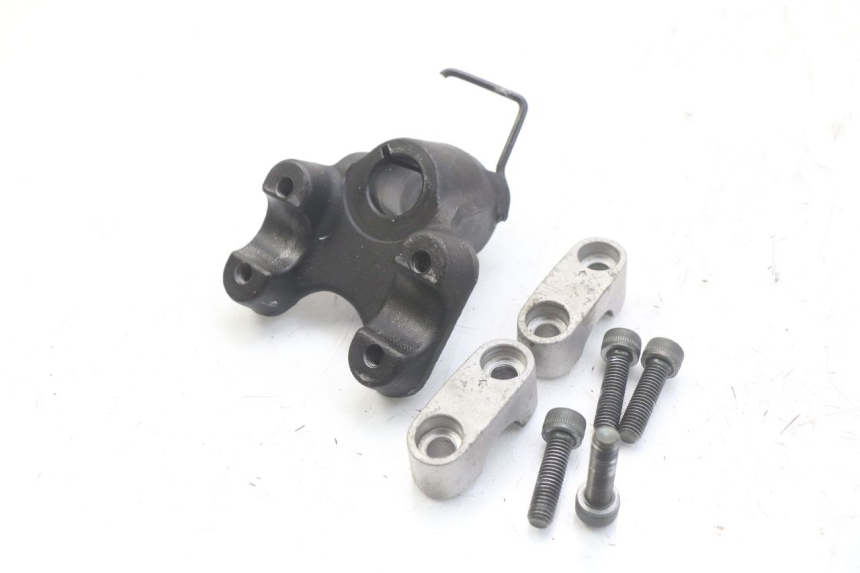 photo de HANDLEBAR RISER YAMAHA X-CITY XCITY 125 (2007 - 2013) - Zoom on usage condition