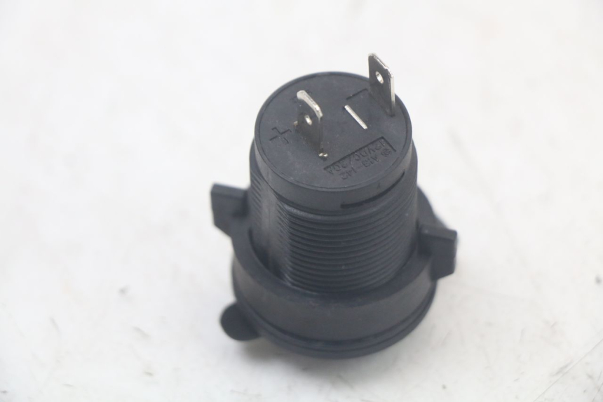 photo de CIGARETTE LIGHTER SOCKET QUADRO 3D S 350 (2013 - 2018) - Technical close-up