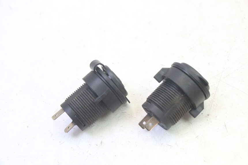 photo de CIGAR LIGHTER SOCKET QUADRO 4 4D 350 (2015 - 2018) - Main view