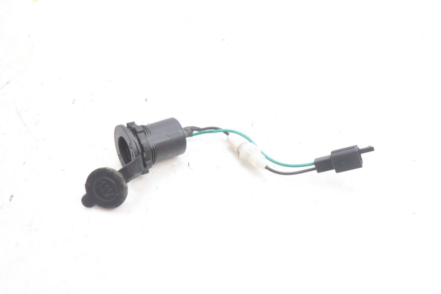 photo de CIGAR LIGHTER SOCKET KYMCO AGILITY CITY 16P 125 (2015 - 2024) - Zoom on usage condition