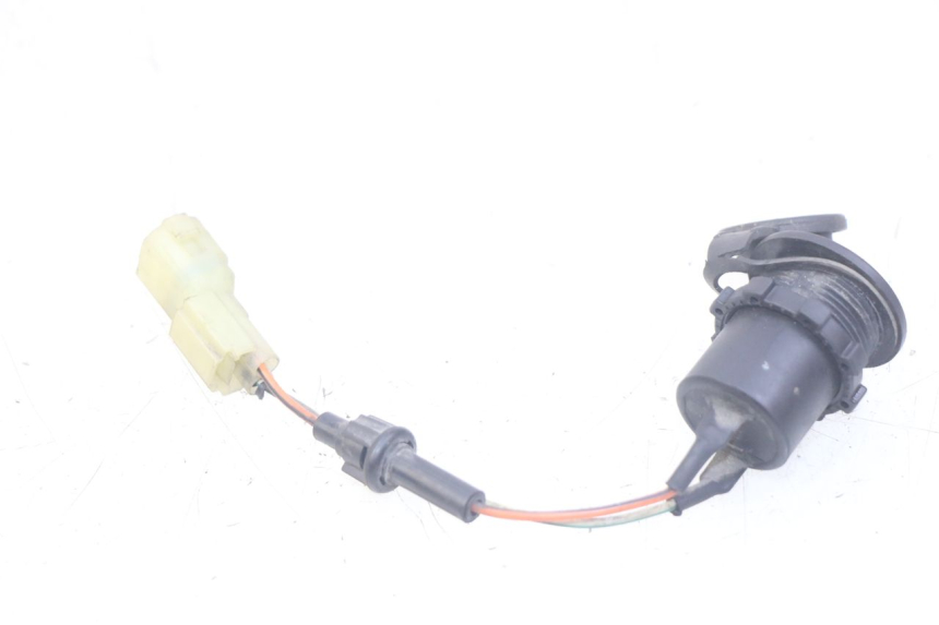 photo de CIGARETTE LIGHTER SOCKET KYMCO DINK STREET 125 (2009 - 2014) - Alternative perspective