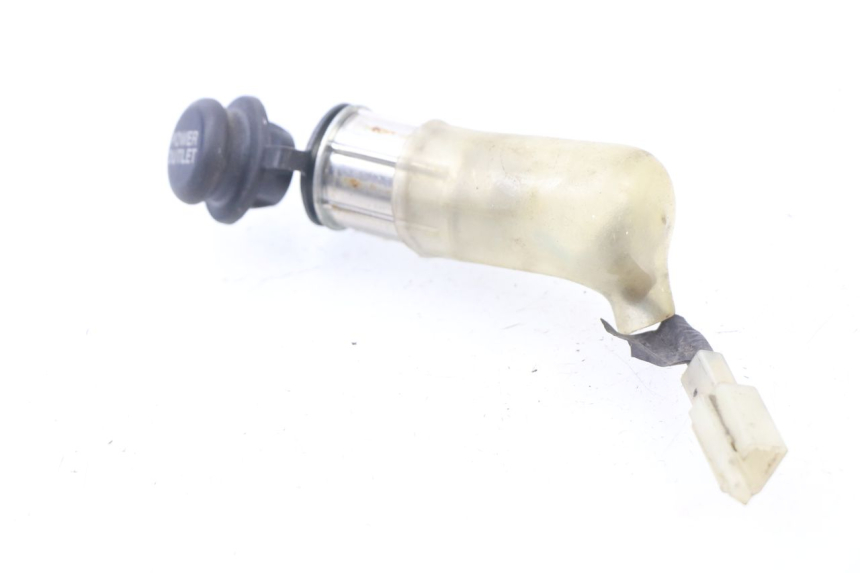 photo de CIGAR LIGHTER SOCKET HONDA FES PANTHEON 125 (2003 - 2007) - Alternative perspective