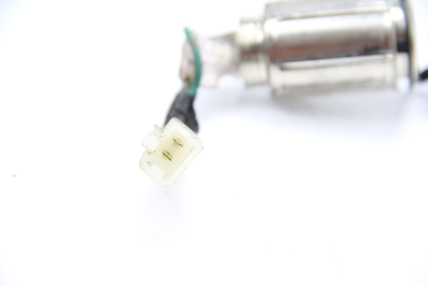 photo de CIGAR LIGHTER SOCKET HONDA FES PANTHEON 125 (2003 - 2007) - Technical close-up