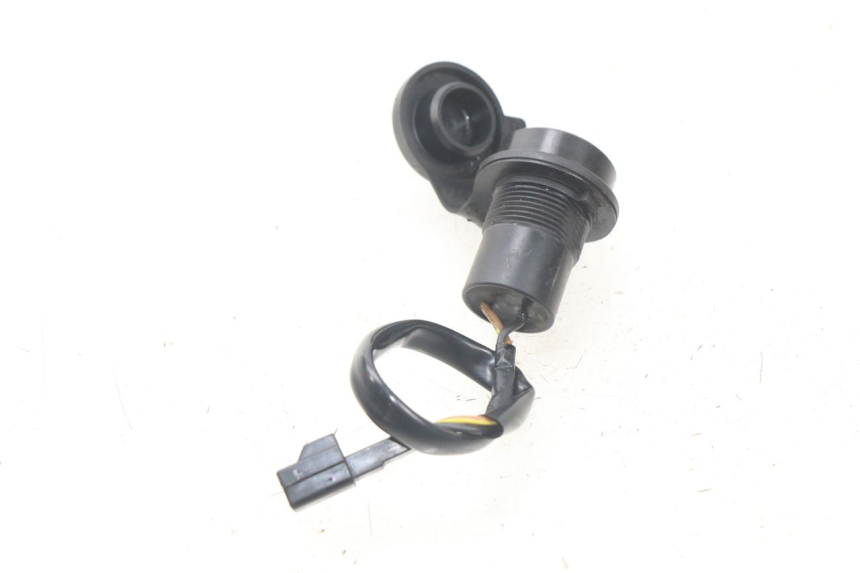 photo de CIGARETTE LIGHTER SOCKET YAMAHA FJR ABS 1300 (2006 - 2012) - Alternative perspective