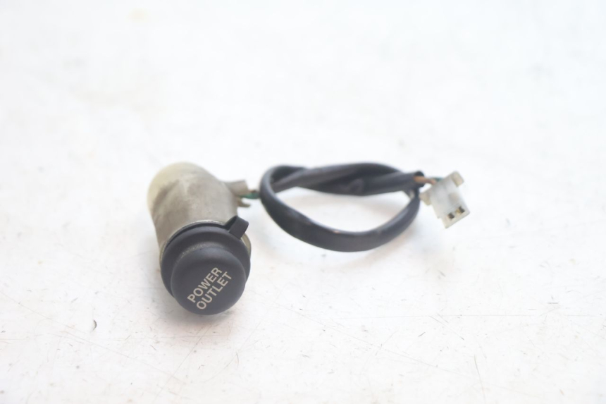 photo de CIGAR LIGHTER SOCKET HONDA FJS SILVER WING SILVERWING 400 (2005 - 2008) - Zoom on usage condition