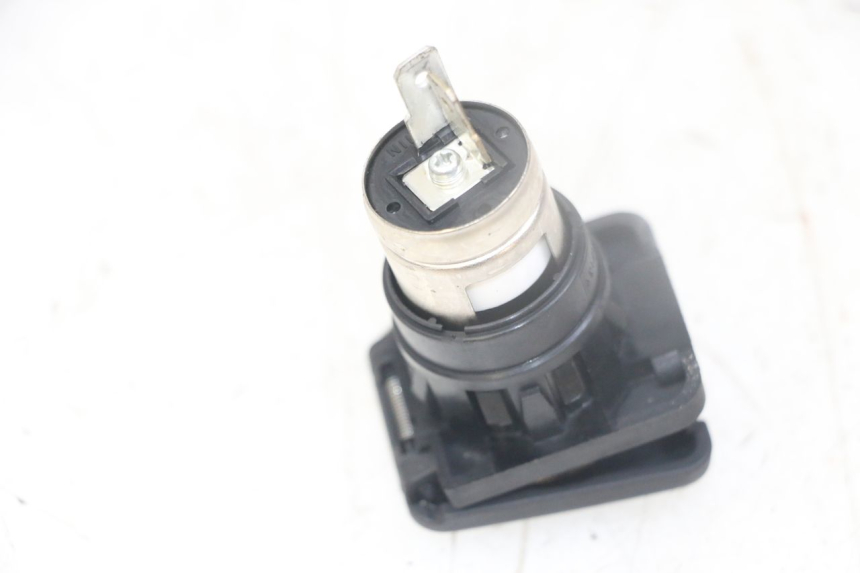 photo de CIGAR LIGHTER SOCKET HONDA FORZA ABS 300 (2013 - 2017) - Alternative perspective