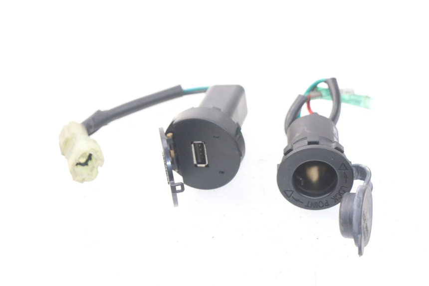 photo de CIGAR LIGHTER SOCKET SYM JOYMAX 250 (2013 - 2017) - Zoom on usage condition