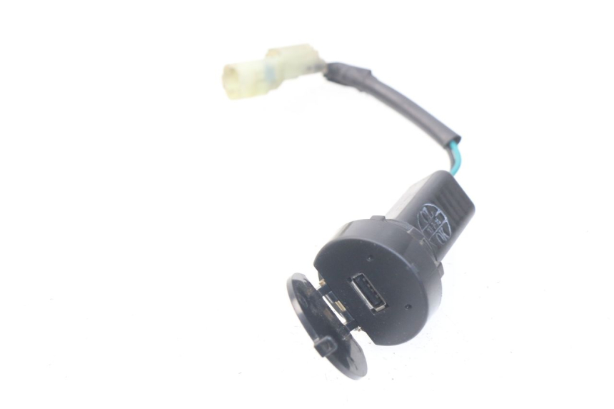 photo de CIGAR LIGHTER SOCKET SYM JOYMAX 250 (2013 - 2017) - Alternative perspective