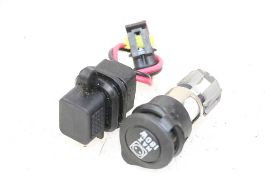 photo de CIGAR LIGHTER SOCKET PIAGGIO MP3 500 (2014 - 2017) - Main view