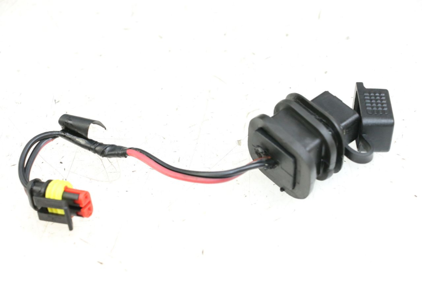 photo de CIGARETTE LIGHTER SOCKET PIAGGIO NEW TYPHOON 50 (2018 - 2021) - Zoom on usage condition