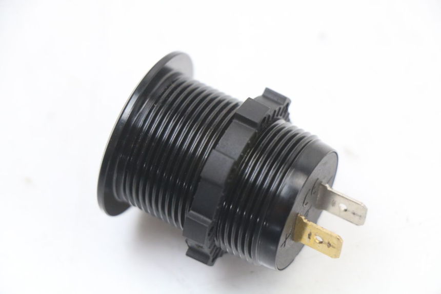 photo de CIGAR LIGHTER SOCKET KAWASAKI NINJA 400 (2018 - 2023) - Zoom on usage condition