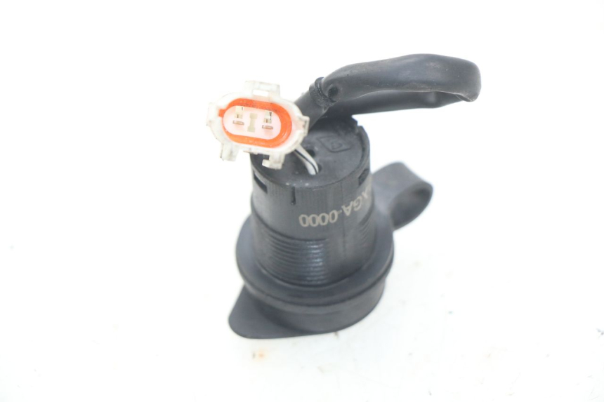 photo de CIGAR LIGHTER SOCKET SYM ORBIT III 3 4T 50 (2021 - 2025) - Zoom on usage condition