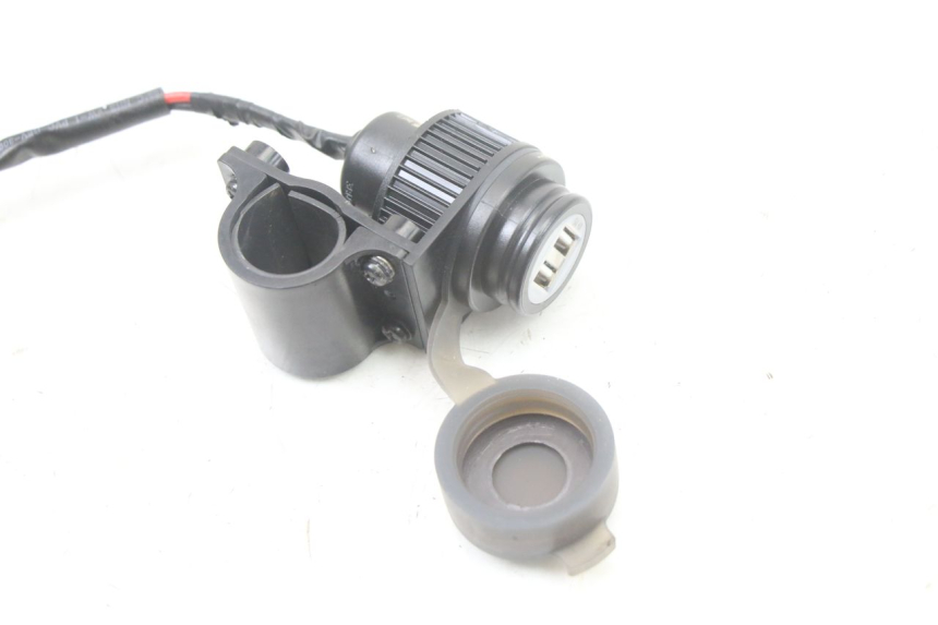 photo de CIGAR LIGHTER SOCKET ROYAL ENFIELD HYMALAYAN 410 (2016 - 2023) - Zoom on usage condition