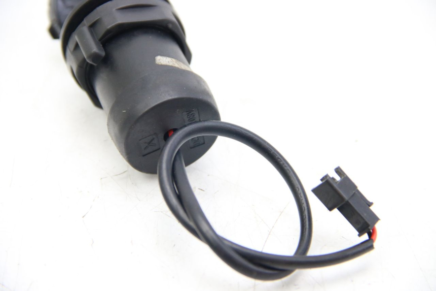 photo de CIGARETTE LIGHTER SOCKET LVNENG S5 1 (2019 - 2023) - Alternative perspective