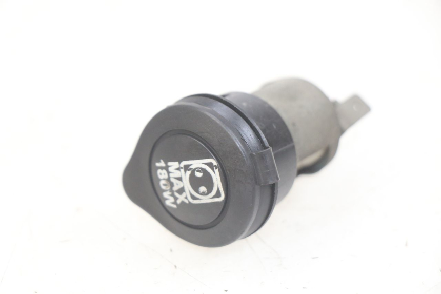 photo de CIGARETTE LIGHTER SOCKET APRILIA SCARABEO LIGHT 125 (2007 - 2011) - Zoom on usage condition
