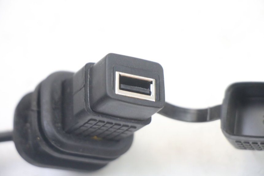 photo de CIGARETTE LIGHTER SOCKET APRILIA SXR 50 (2021 - 2023) - Zoom on usage condition